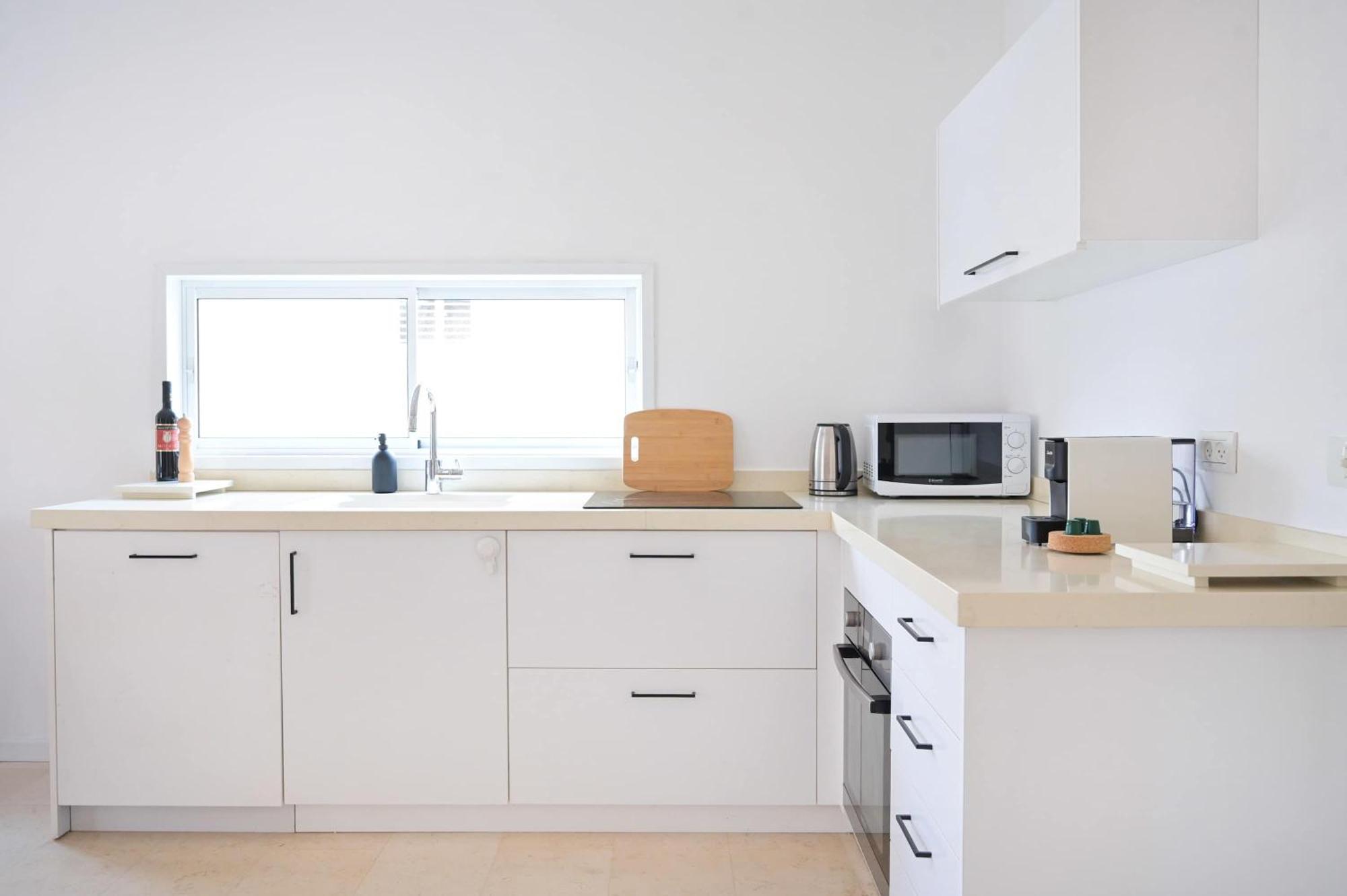 Apartment Quiet 2 Bedroom Beachside With Balcony By Holyguest Tel Aviv