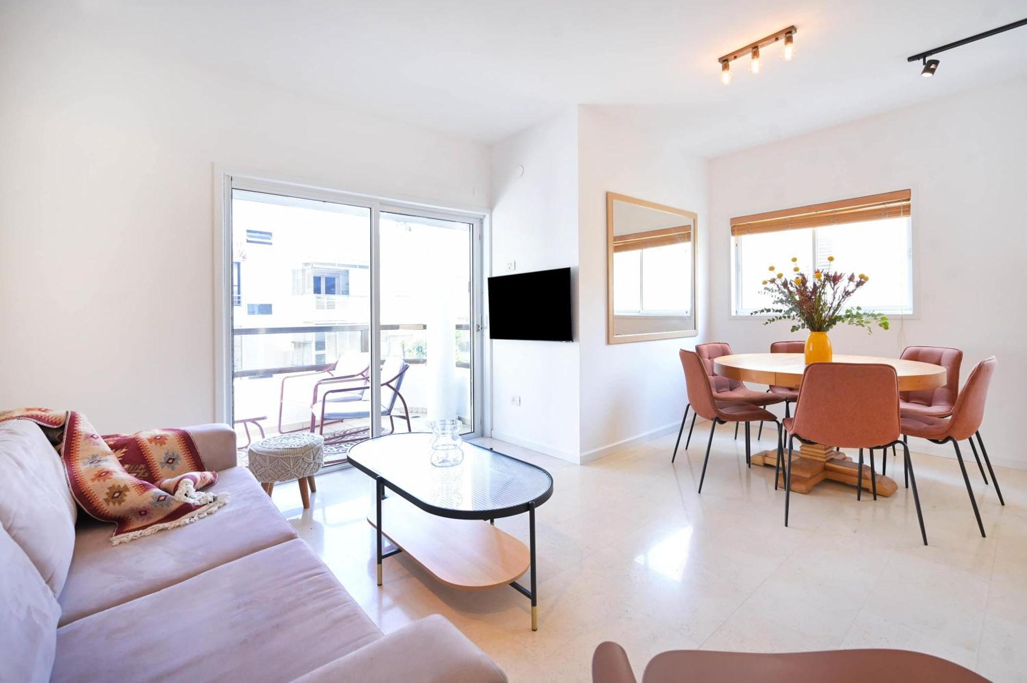 Apartment Quiet 2 Bedroom Beachside With Balcony By Holyguest Tel Aviv